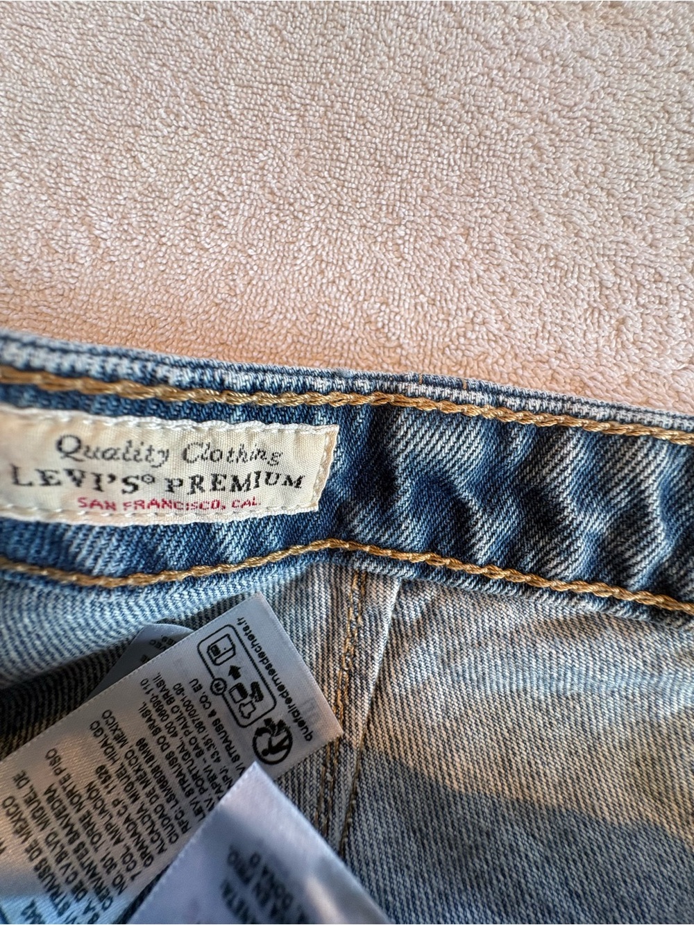 SOLD Levi’s Low Loose Barrel Leg Jeans Medium Wash Size 27 - Picture 8 of 15